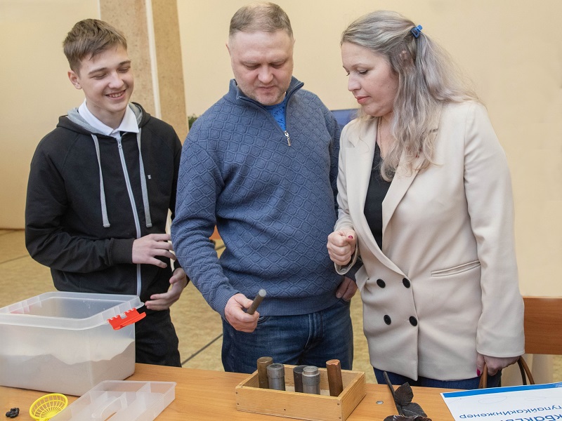 Фото - Чем удивляли старшеклассников на дне открытых дверей Школы инженерного образования ЕВРАЗа